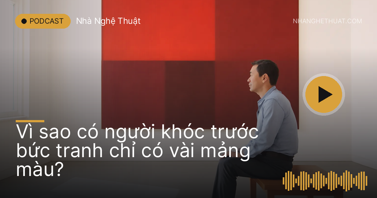 Người đàn ông trung niên ngồi trên băng ghế lặng nhìn bức tranh mảng đỏ lớn