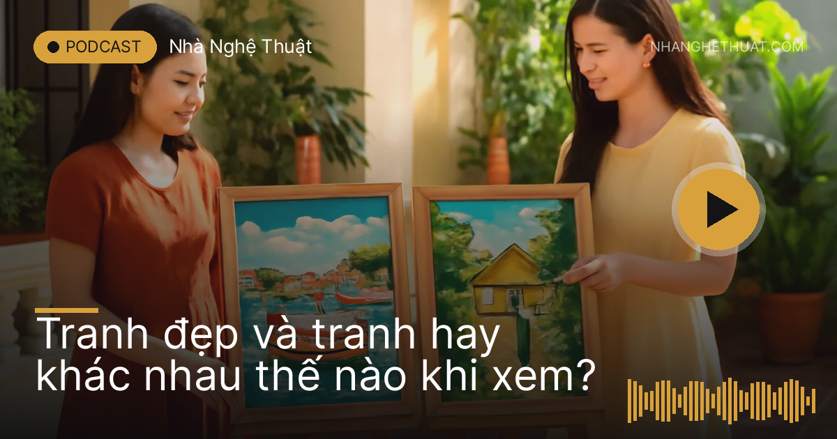 Hai chị em so sánh hai bức tranh dựng trên giá gỗ ngoài hiên nhà