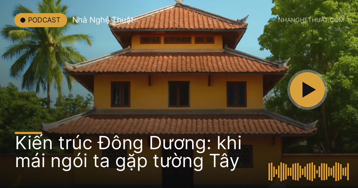 Mái ngói nhiều tầng trên tường vàng kiến trúc Đông Dương dưới trời xanh