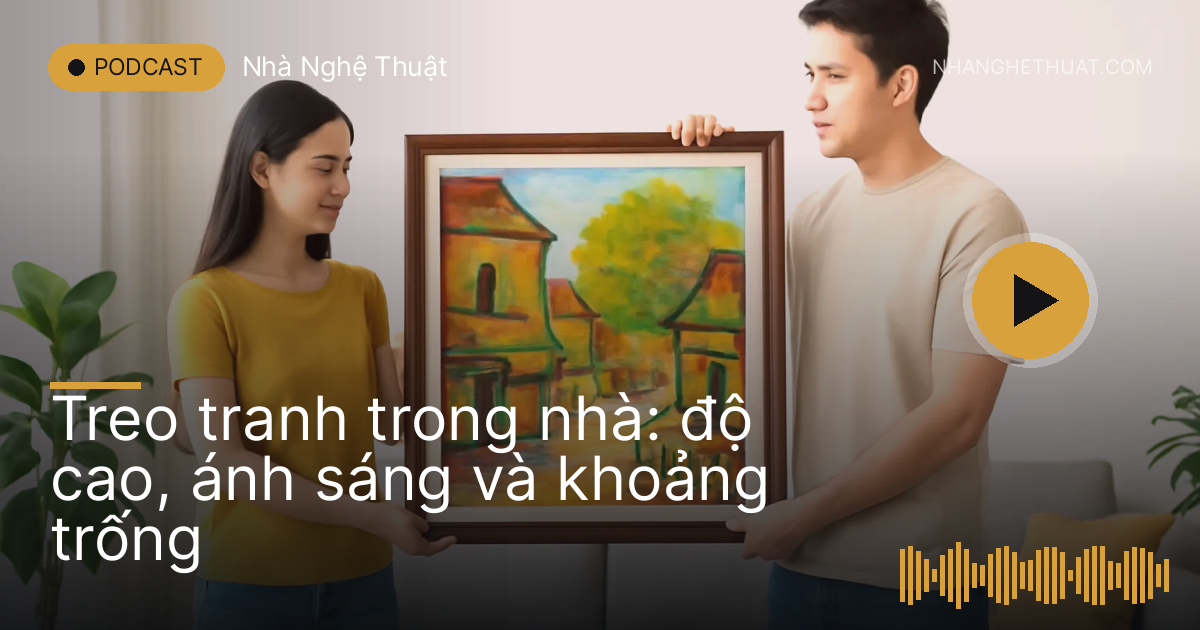 Hai vợ chồng giữ khung tranh áp lên tường phòng khách sáng để ướm